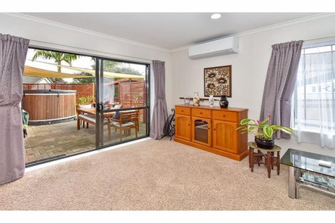 Photo of property in 42 Sandwick Drive, Weymouth, Auckland, 2103