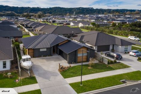 Photo of property in 21 Van Rixel Drive, Kumeu, 0810