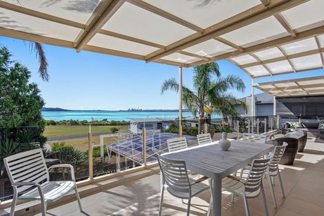 Photo of property in 8 Kawai Rise, Te Atatu Peninsula, Auckland, 0610