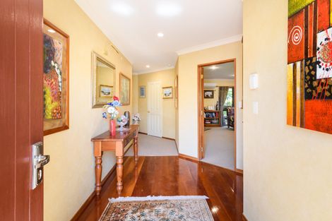 Photo of property in 11 La Lena Grove, Fitzherbert, Palmerston North, 4410