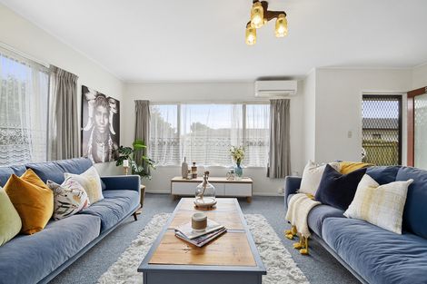 Photo of property in 2/31 Ti Nana Crescent, Henderson, Auckland, 0610