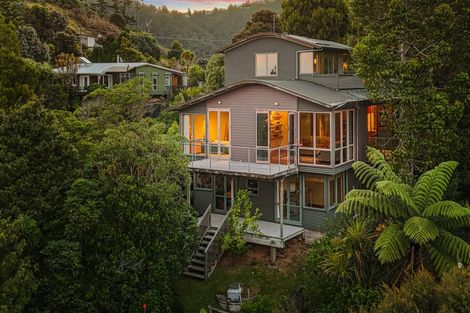 Photo of property in 318 Forest Road, Waiatarua, Auckland, 0612