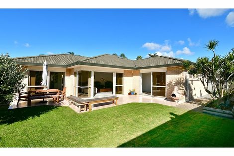 Photo of property in 16 Dan Tori Place, Orewa, 0931
