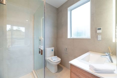 Photo of property in 13 Barrique Road, Kumeu, 0810