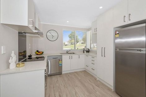 Photo of property in 45 Kelman Road, Kelston, Auckland, 0602