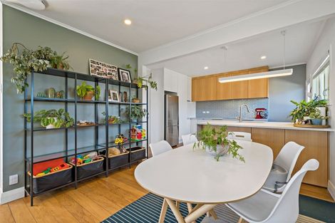 Photo of property in 17a Clinton Avenue, Te Atatu Peninsula, Auckland, 0610