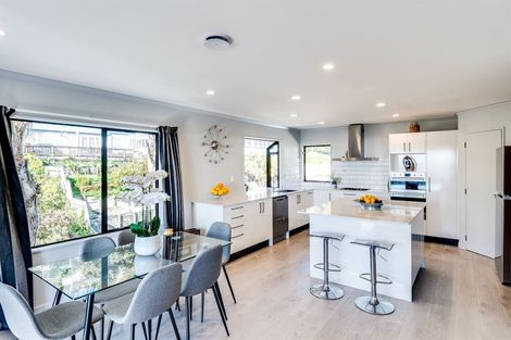 Photo of property in 17 Goldsmith Road, Hospital Hill, Napier, 4110