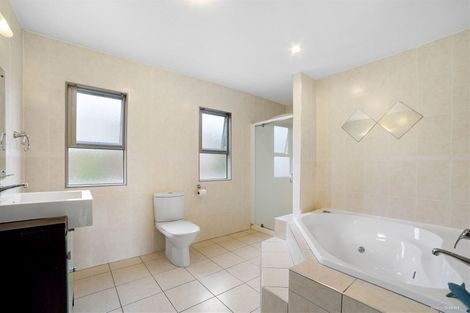 Photo of property in 78 Medallion Drive, Oteha, Auckland, 0632