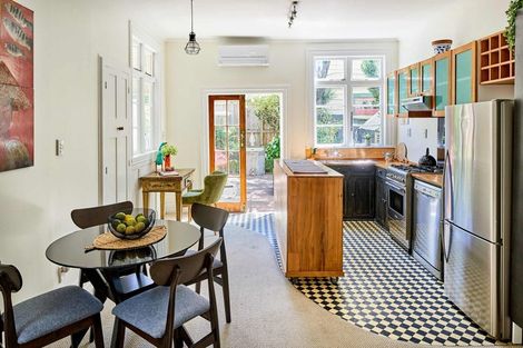 Photo of property in 6 Porritt Avenue, Mount Victoria, Wellington, 6011