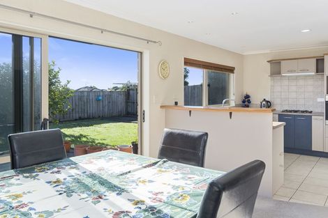 Photo of property in 19 Mcleod Place, Papamoa Beach, Papamoa, 3118