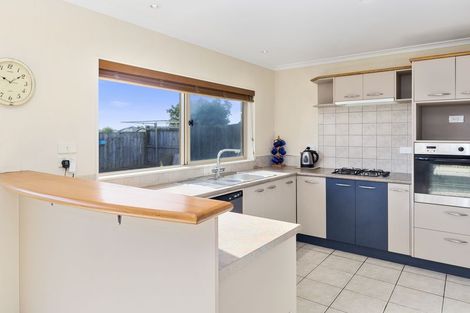 Photo of property in 19 Mcleod Place, Papamoa Beach, Papamoa, 3118