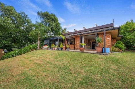 Photo of property in 59a Lonely Road, Fairview Heights, Auckland, 0632