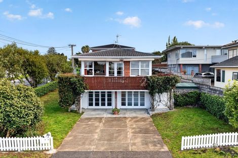 Photo of property in 1/2 Tye Road, Hillcrest, Auckland, 0627