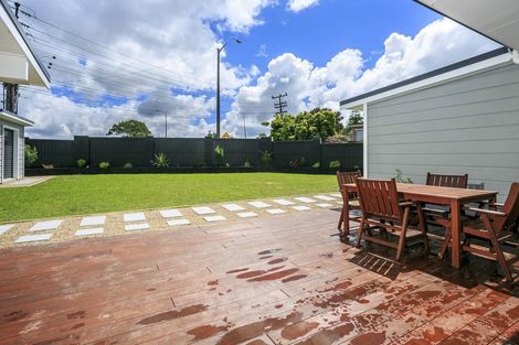 Photo of property in 927 East Coast Road, Northcross, Auckland, 0632