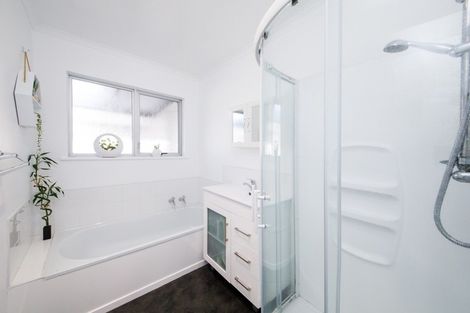 Photo of property in 107 Ruamahanga Crescent, Terrace End, Palmerston North, 4410