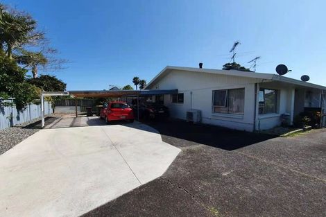 Photo of property in 2/42 Prince Regent Drive, Half Moon Bay, Auckland, 2012