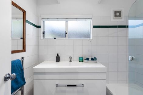 Photo of property in 4/191 Titirangi Road, Titirangi, Auckland, 0604