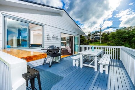 Photo of property in 1/2 Rock Isle Road, Torbay, Auckland, 0630