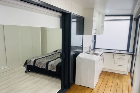 Photo of property in 7d Babich Road, Henderson Valley, Auckland, 0614