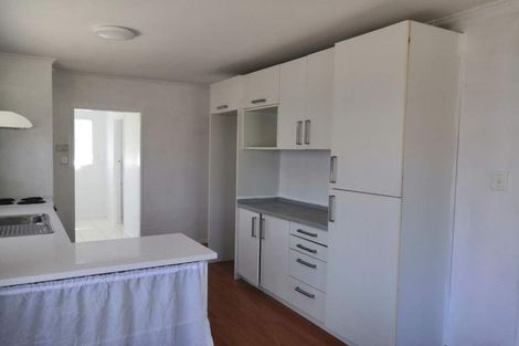 Photo of property in 30 Kingdale Road, Henderson, Auckland, 0610