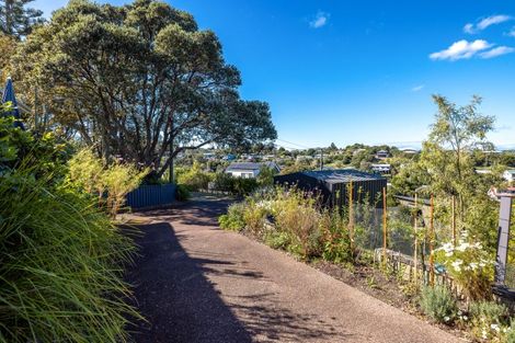 Photo of property in 17 Wellington Road, Surfdale, Waiheke Island, 1081