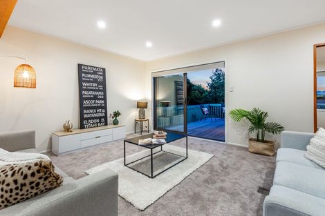 Photo of property in 20 Exploration Way, Whitby, Porirua, 5024