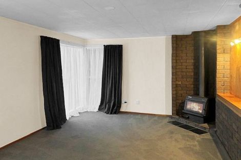 Photo of property in 77 Riverpark Crescent, Henderson, Auckland, 0610