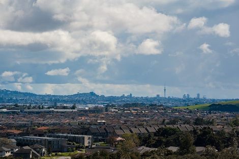 Photo of property in 13 Drover Close, Flat Bush, Auckland, 2019