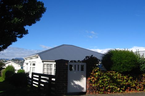 Photo of property in 219 Sutherland Road, Lyall Bay, Wellington, 6022