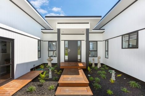 Photo of property in 71 Carrs Road, Urenui, 4377