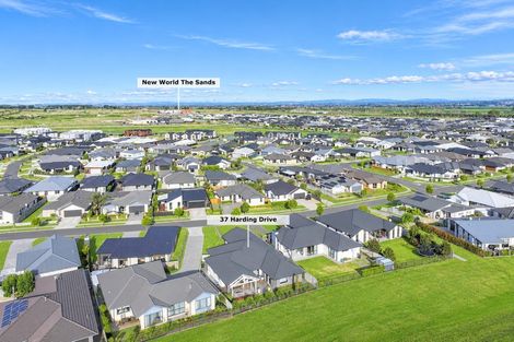 Photo of property in 37 Harding Drive, Papamoa Beach, Papamoa, 3118