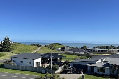Photo of property in 16 Longbeach Drive, Castlecliff, Whanganui, 4501