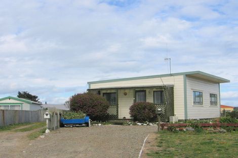 Photo of property in 10 Hennessy Street East, Foxton Beach, Foxton, 4815