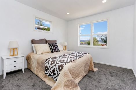 Photo of property in 2/4202a Great North Road, Glendene, Auckland, 0602