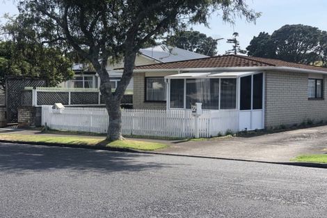 Photo of property in 1/6 Hoyle Place, New Plymouth, 4310