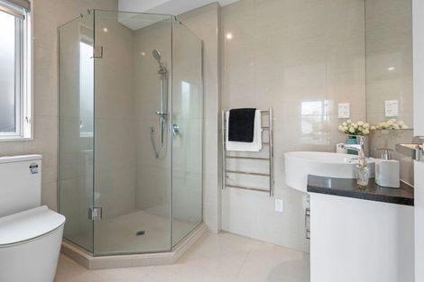 Photo of property in 5 Iwinuku Crescent, Wattle Downs, Auckland, 2103