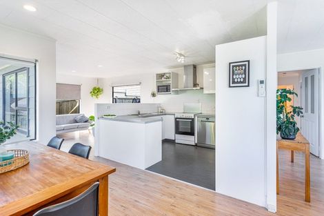 Photo of property in 10 Amery Place, West Harbour, Auckland, 0618