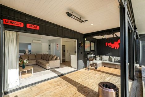 Photo of property in 8 Nikau Road, Oneroa, Waiheke Island, 1081