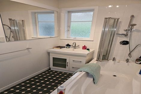 Photo of property in 21 Lavelle Road, Henderson, Auckland, 0612