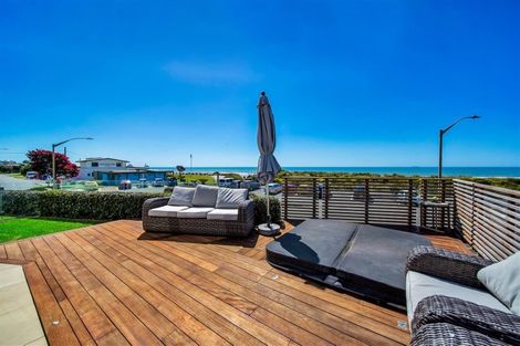 Photo of property in Weekeston Apartments, 2 Nobs Line, Strandon, New Plymouth, 4312