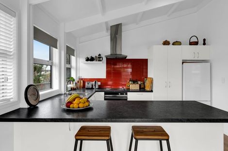 Photo of property in 11 Tasman Street, Opunake, 4616