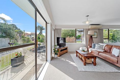 Photo of property in 1/31 Cliff Road, Torbay, Auckland, 0630