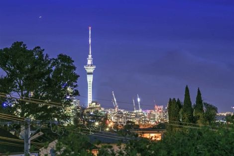 Photo of property in 35 Northumberland Avenue, Belmont, Auckland, 0622