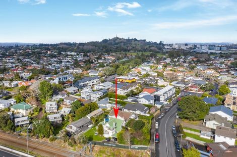 Photo of property in 42 Omahu Road, Greenlane, Auckland, 1051
