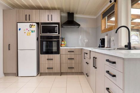 Photo of property in 6 Holden Avenue, Holdens Bay, Rotorua, 3010