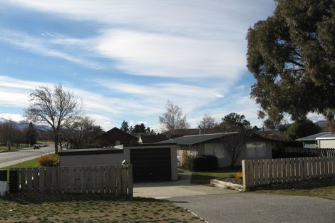 Photo of property in 2 Kirtle Place, Cromwell, 9310