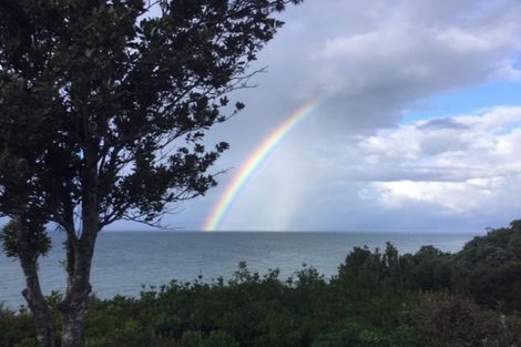 Photo of property in 211 Howard Road, Orere Point, Papakura, 2585