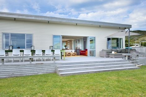 Photo of property in 215 Newcastle Street, Mahia, 4198