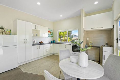 Photo of property in 91 Coronation Road, Mangere Bridge, Auckland, 2022