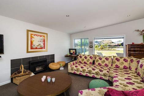 Photo of property in 2 Seagers Close, Kinloch, Taupo, 3377